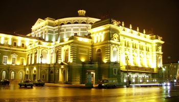 Подсветка фасадов общественных зданий